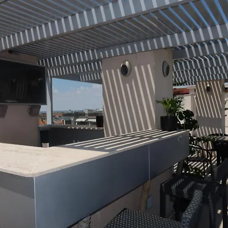 Golden Sea View Penthouse Apartman