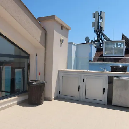 Golden Sea View Penthouse Apartman *