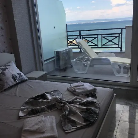 Golden Sea View Penthouse Apartman *