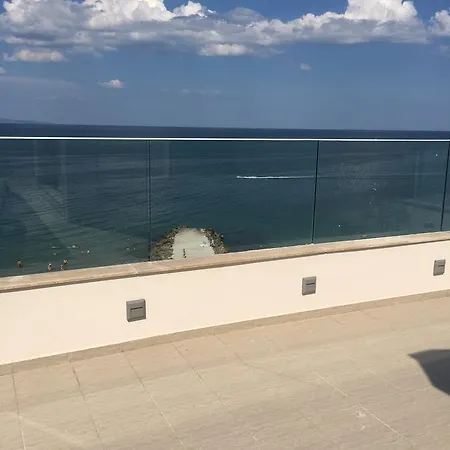 Golden Sea View Penthouse بوموري