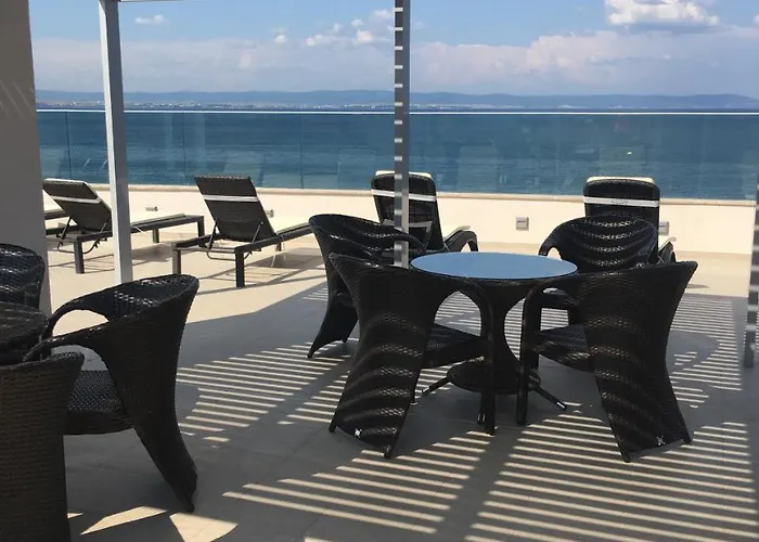 Golden Sea View Penthouse Daire